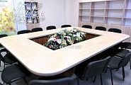 Композиция внутрь стола комнаты для переговоров
