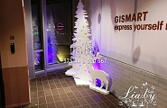новогоднее украшение офиса Гисмарт белые фигуры Елей и оленя