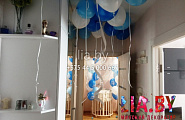 украшение квартиры на выписку мальчика белыми, голубыми и синими шарами