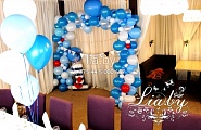 инсталляция из воздушных шаров на день рождения 1 годик и праздничная атрибутика в тематике Море