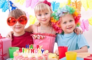 Украшение детского праздника с применением праздничной атрибутики разных цветов