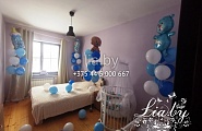  Украшение частного дома сине-белыми и голубыми шарами с гелием, а также фольгированными шарами на выписку ребенка из роддома (мальчик)