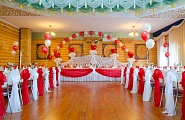 Комплексное украшение свадебного зала в бело-красные тона