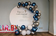 Круглая фотозона на день рождения мальчика 9 лет, серые, серебряные, белые и синие шары