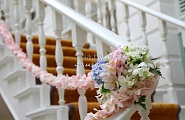 Украшение лестниц на свадьбу