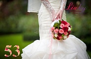 Букет невесты из бордовых, розовых и белых роз №53