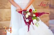 Интересный букет невесты из роз, эустом, хризантем и амаранта №24