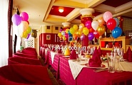 Воздушные шары для украшение праздничного стола. Фонтаны из воздушных шаров.