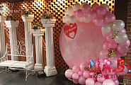 Фотозона Парящие колонны и Розовый круг с шарами