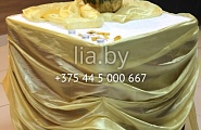 Стол дарения на тыквенной свадьбе (осенняя тематика) в цвете золото-марсала. В качества контейнера для денег используется специально подготовленная тыква